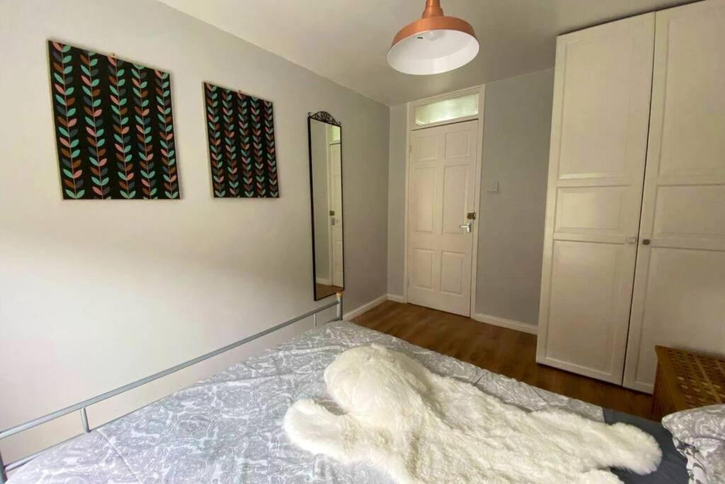 Two Bedroom Garden Flat in Zone 2 London Exterior foto